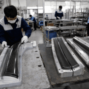 One-Piece Molding vs Split Mold Process banner