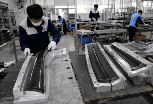 One-Piece Molding vs Split Mold Process banner